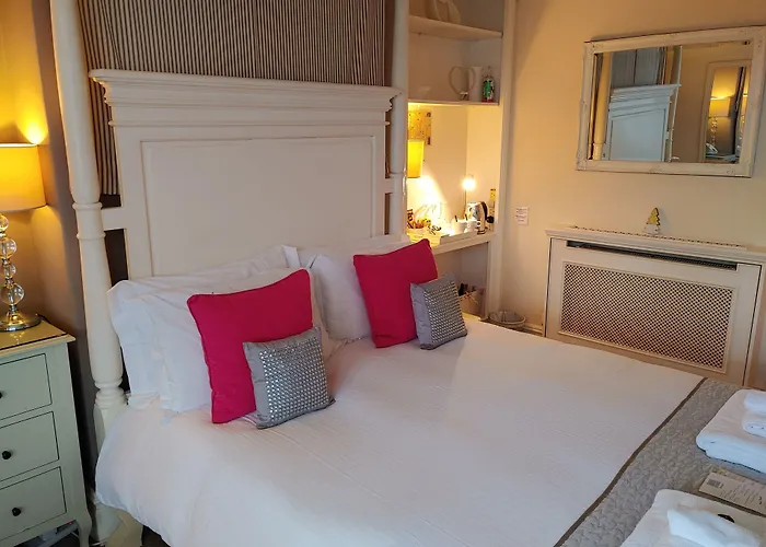 The Bath House Boutique B&B - In-Room Breakfast - Free Parking